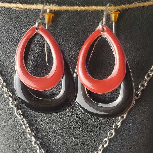 Elegant Red and Black Jewelry Set - Picture 3 of 6